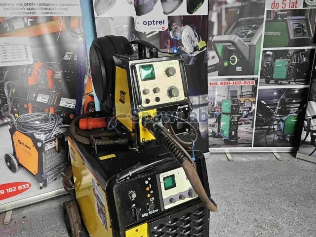 ESAB Origo Mig 502cw z podajnikiem ESAB Feed 304, na panelu czytelny napis Mig 502cw, egzemplarz z oferty