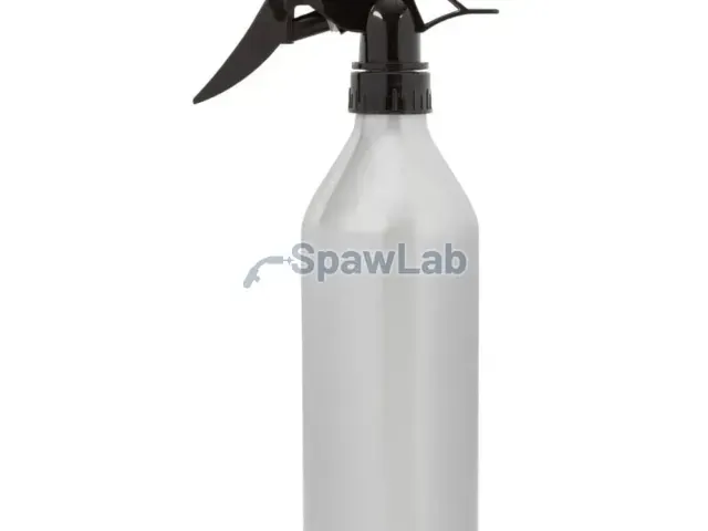Spartus container with sprayer